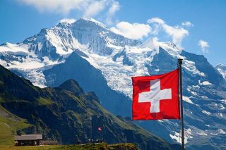 © swisshippo - stock.adobe.com Foto: Schweizer Flagge